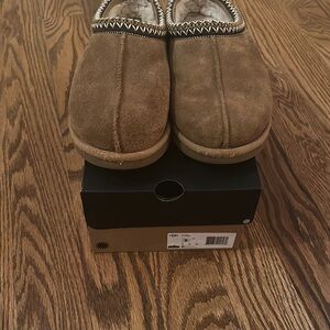 UGG Tasman Slippers Men’s Size 8 Chestnut basically brand new worn 3 times.